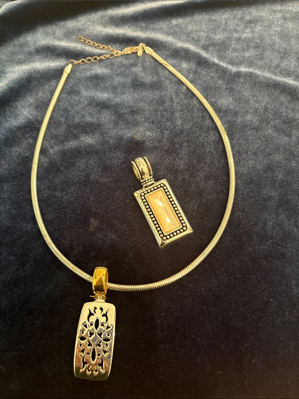 VTG  Premier Designs Omega Choker Necklace Set with Interchangeable Pendants